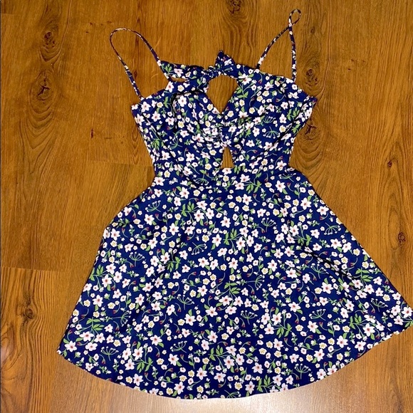 🌹 Floral Navy Blue Cutout Sundress 🌹 - Picture 7 of 13